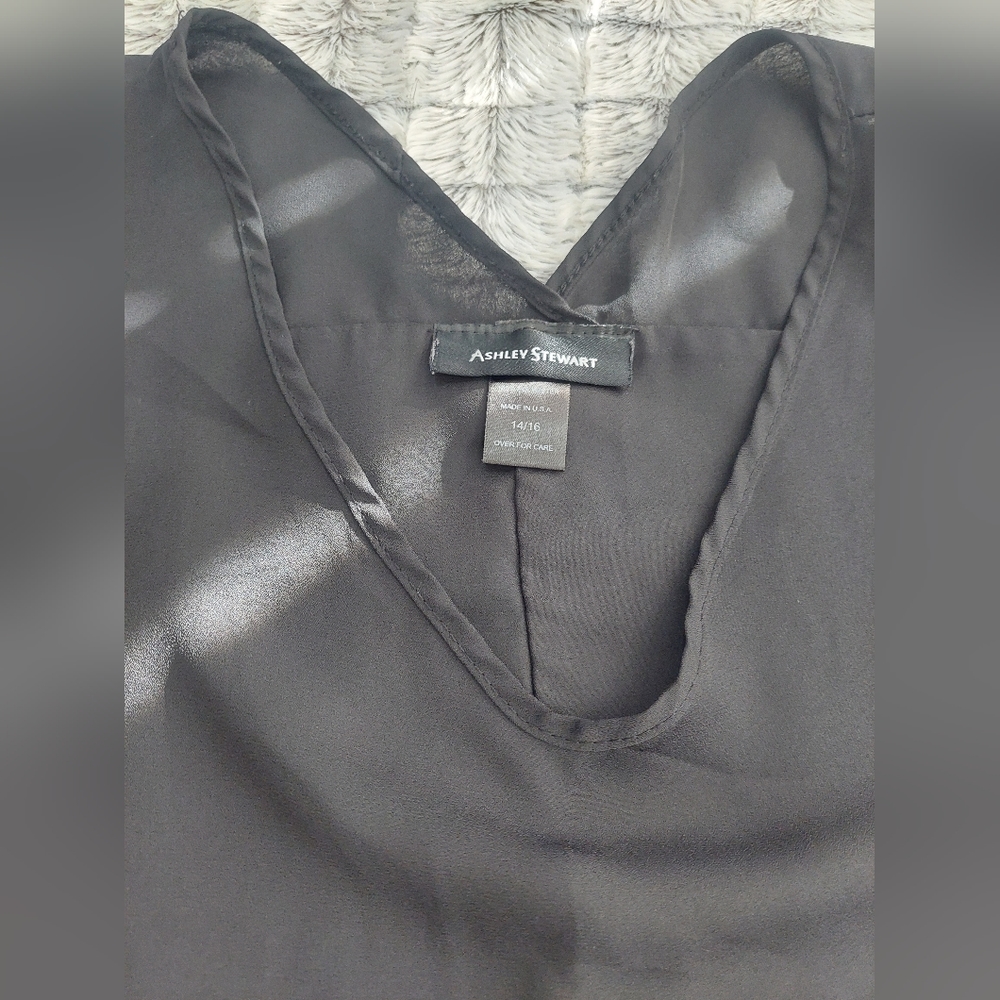 EUC Black Ashley Stewart v-neck short‎ sleeve blouse size 14/16 - Picture 5 of 8